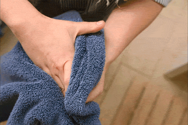 bathtowels-hands